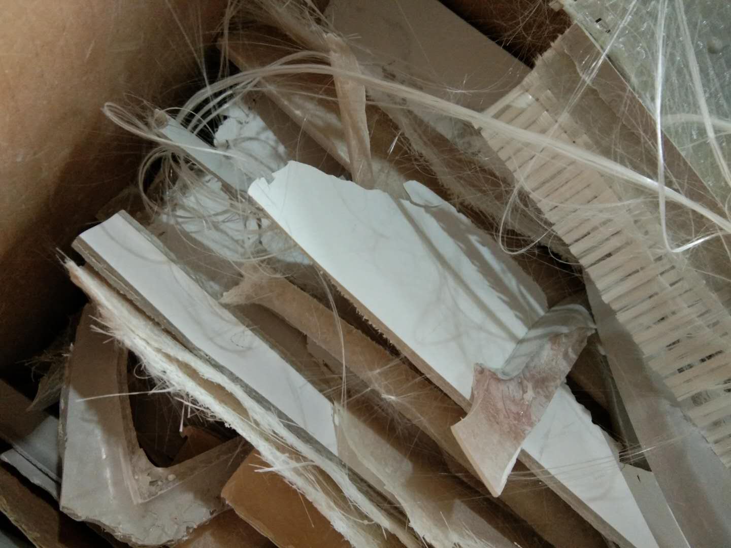 玻璃纖維鋼用粉碎機(jī) 玻璃鋼纖維材料破碎處理 玻璃纖維鋼用粉碎機(jī) 玻璃鋼纖維材料破碎處理