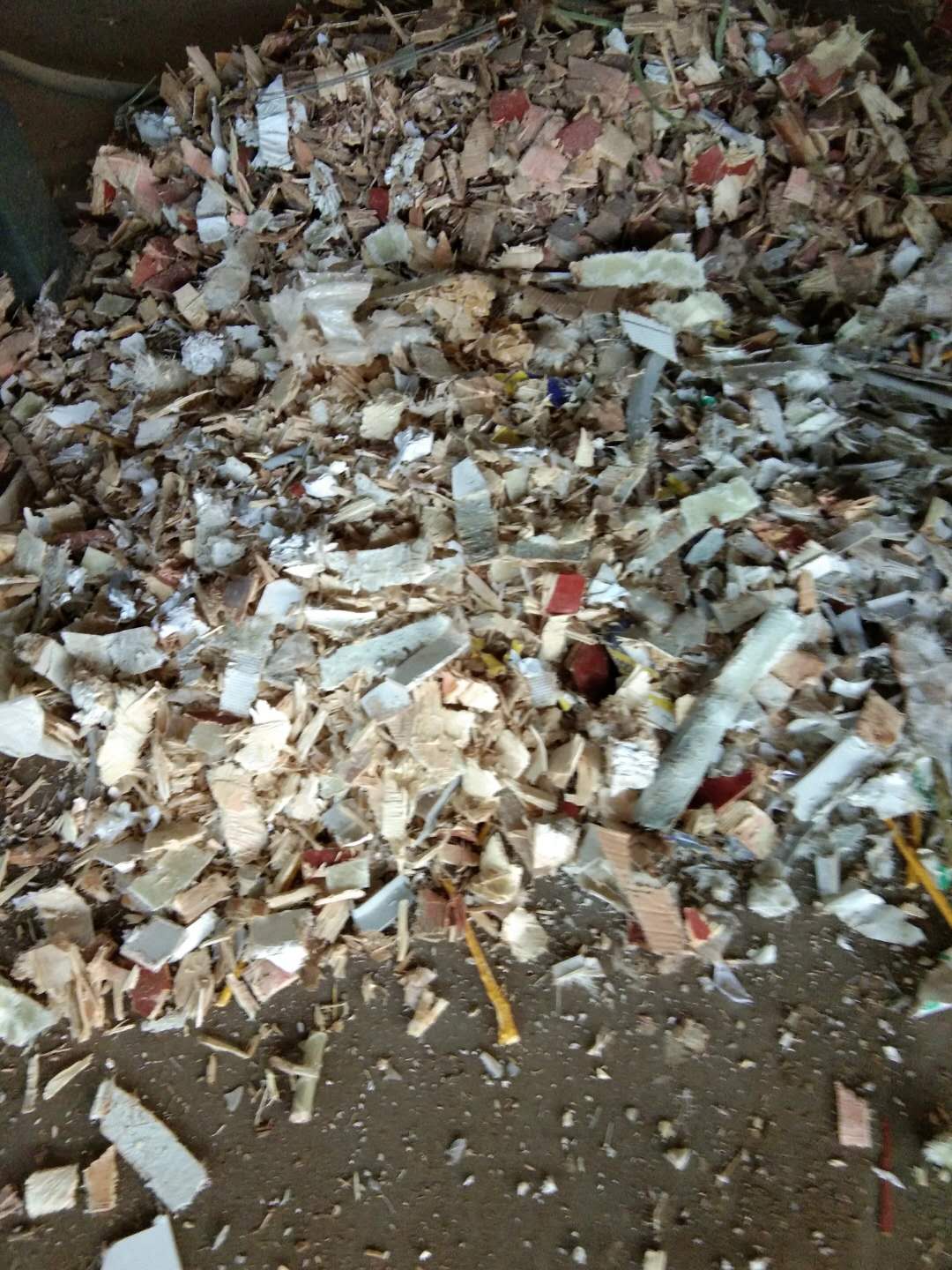 玻璃鋼纖維粉碎機(jī)破碎處理后的玻璃鋼板材效果 玻璃鋼纖維粉碎機(jī)破碎處理后的玻璃鋼板材效果